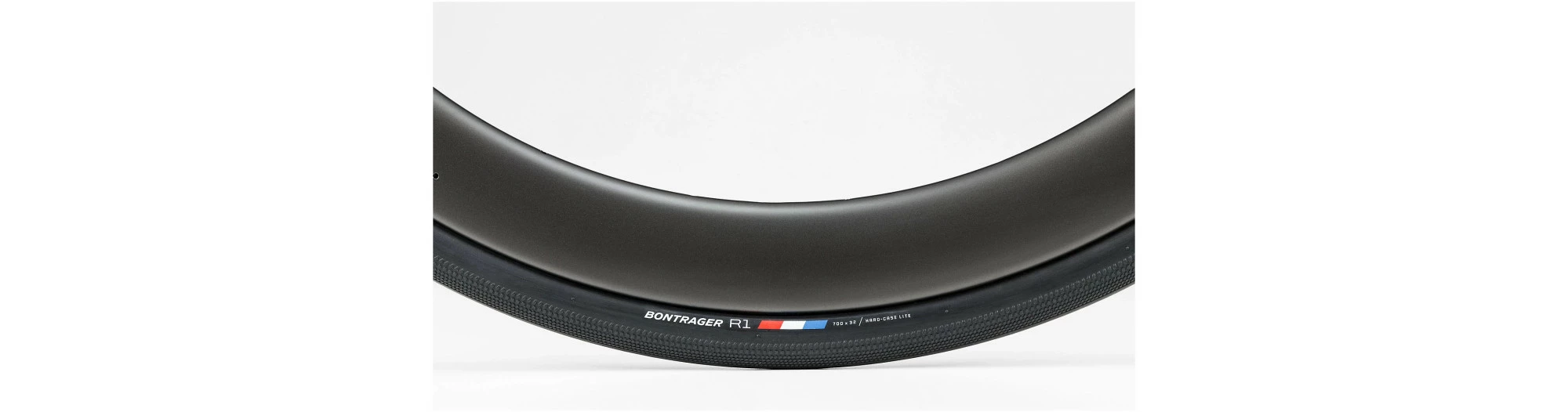 BONTRAGER Pneu R1 Hard Case Lite 700X32 2 BONTRAGER Pneu R1 Hard Case Lite 700X32 – Image 2